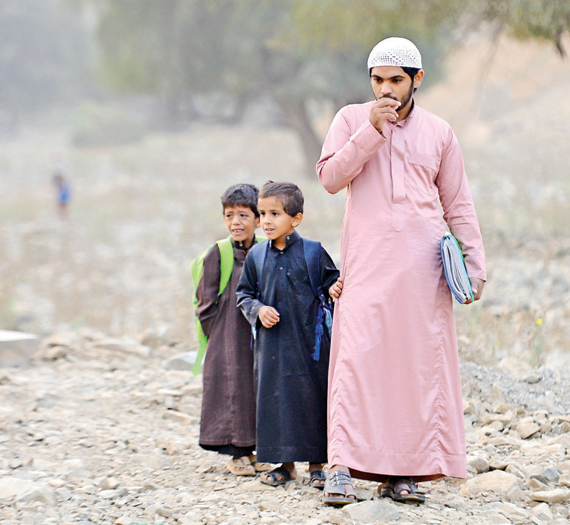 جازان: طلاب «الريث» يتعرضون للمخاطر في رحلتهم الدراسية اليومية