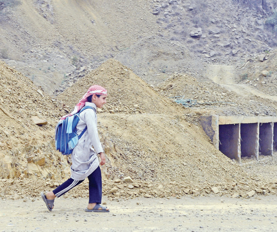 جازان: طلاب «الريث» يتعرضون للمخاطر في رحلتهم الدراسية اليومية