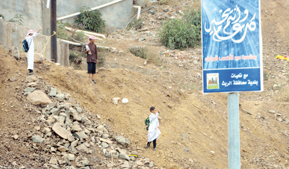 جازان: طلاب «الريث» يتعرضون للمخاطر في رحلتهم الدراسية اليومية