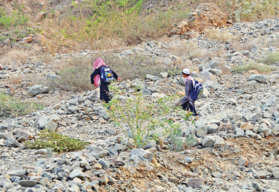 جازان: طلاب «الريث» يتعرضون للمخاطر في رحلتهم الدراسية اليومية