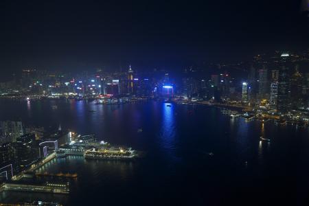 الرياض بين الأمطار وساعة الأرض