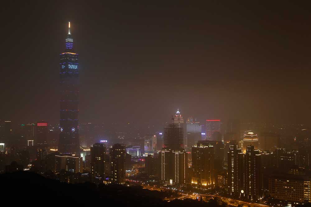 الرياض بين الأمطار وساعة الأرض