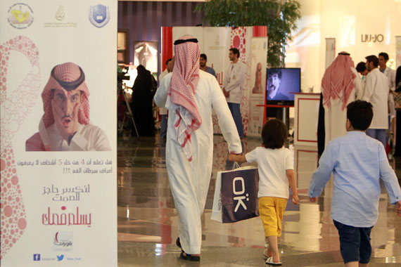 قصة مصورة : "يسلم فمك" .. حملة للكشف المبكر عن سرطان الفم