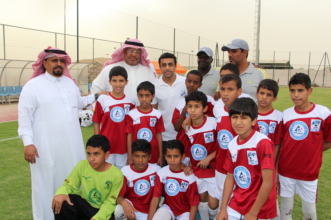 الأمير محمد بن خالد يتوج تعليم جدة بكأس صافيو الوطني السابعة