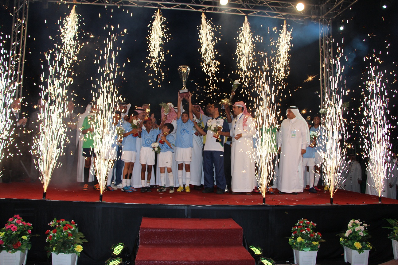 الأمير محمد بن خالد يتوج تعليم جدة بكأس صافيو الوطني السابعة