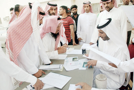 400 عامل يراجعون «عمل حائل» يوميا.. وتعطل نظام الجوازات