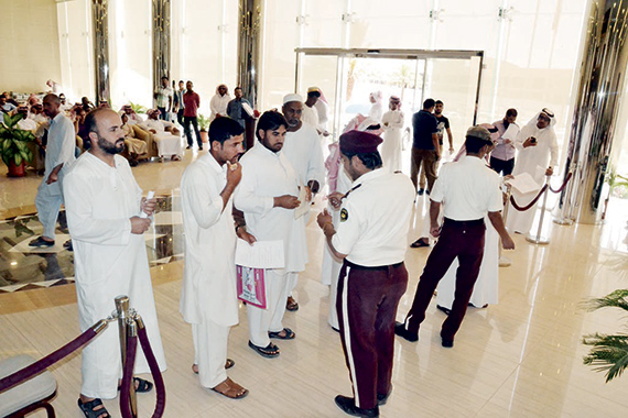 400 عامل يراجعون «عمل حائل» يوميا.. وتعطل نظام الجوازات