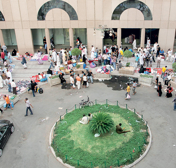بلد جدة .. زحام البيع قبل المغادرة