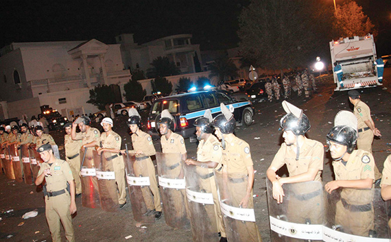 تجمع للإندونيسيين يتسبب في وفاة امرأة  وحريق في قنصلية بلادهم