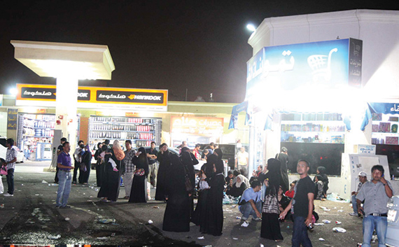 تجمع للإندونيسيين يتسبب في وفاة امرأة  وحريق في قنصلية بلادهم