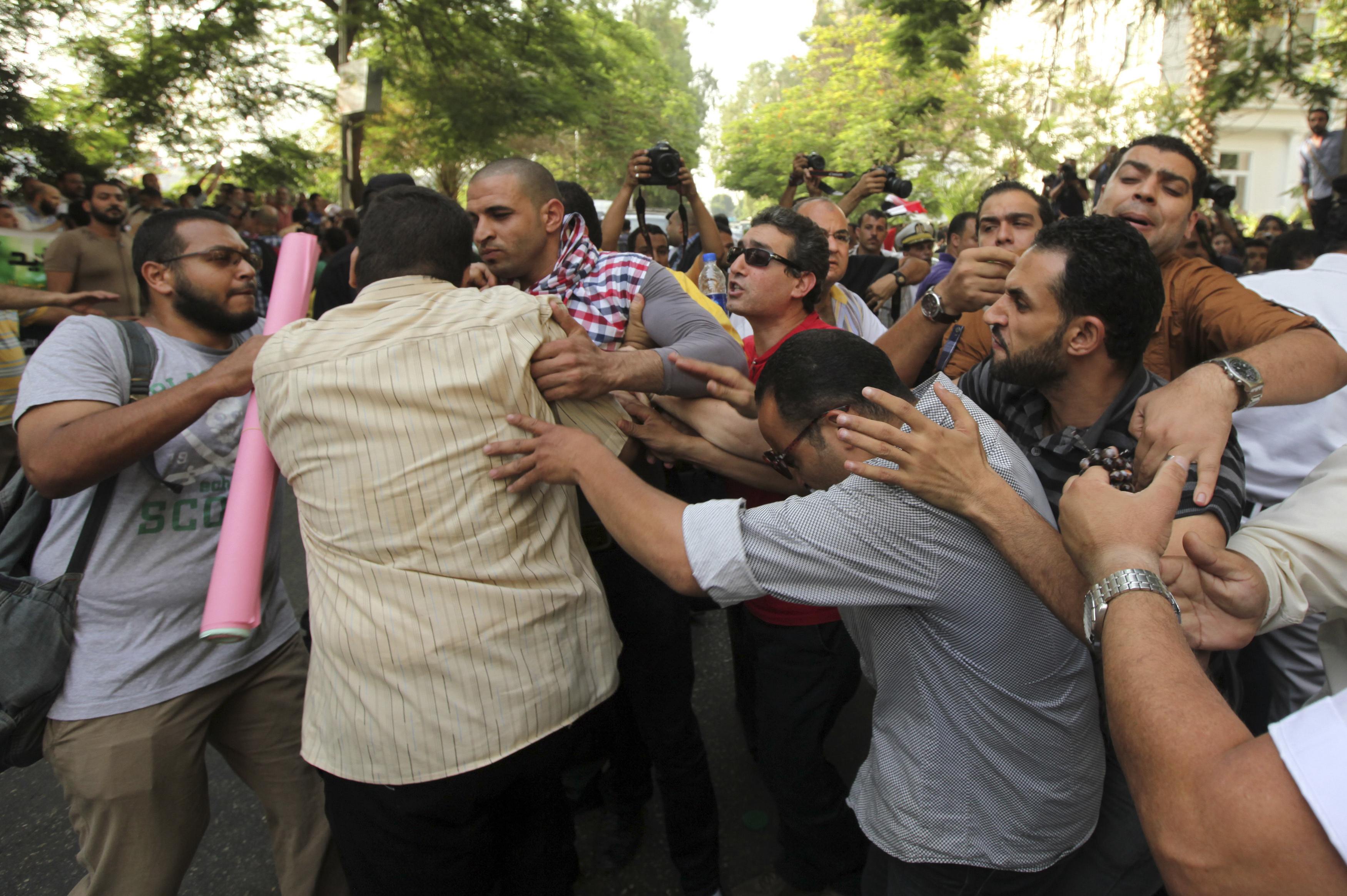 مواجهات بين أنصار ومعارضين لمرسي في القاهرة