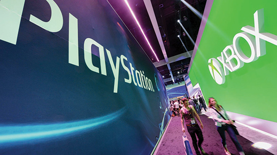 «إكس بوكس ون» يحتكر الألعاب الشهيرة .. و150 ألف فيلم لمنصة «بلايستيشن 4»
