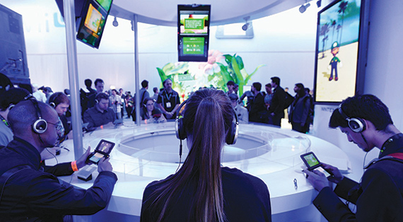 «إكس بوكس ون» يحتكر الألعاب الشهيرة .. و150 ألف فيلم لمنصة «بلايستيشن 4»