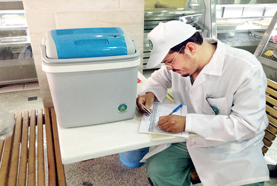 «تكاتف» يُغلق 40 منشأة غذائية ويرصد 926 مخالفة في يومين