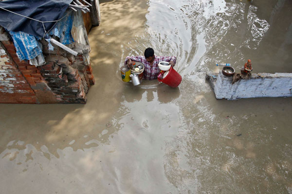 ارتفاع حصيلة قتلى الفيضانات والانزلاقات الأرضية في شمال الهند إلى 138