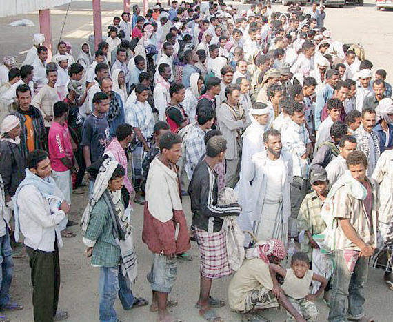 المعادلة تنقلب .. 20 ألف يمني يحاولون التسلل خارج السعودية