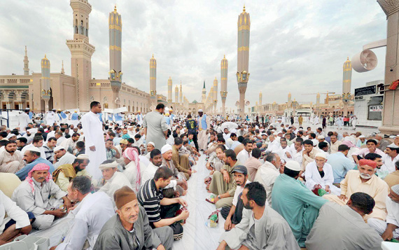 «التوتوة» .. كاسات مبخرة بالمستكة لسقيا الصائمين