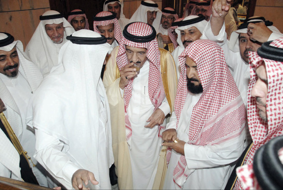 الأمير سلمان يشرِّف حفل إفطار بن راجح في مكة