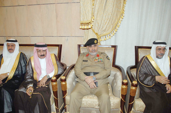 الأمير سلمان يشرِّف حفل إفطار بن راجح في مكة