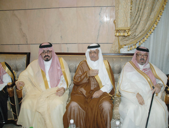الأمير سلمان يشرِّف حفل إفطار بن راجح في مكة