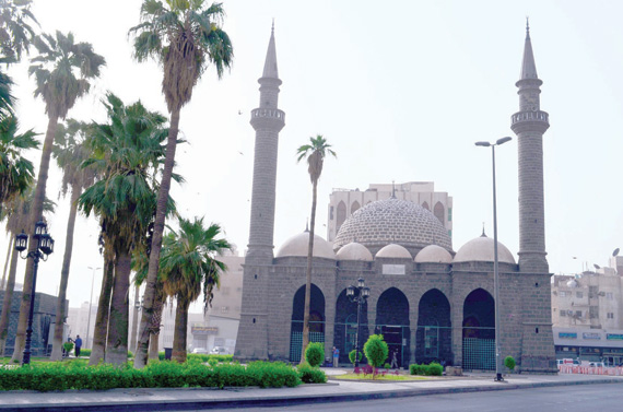 مسجد العنبرية في المدينة .. روعة الحجر المنحوت في العهد العثماني