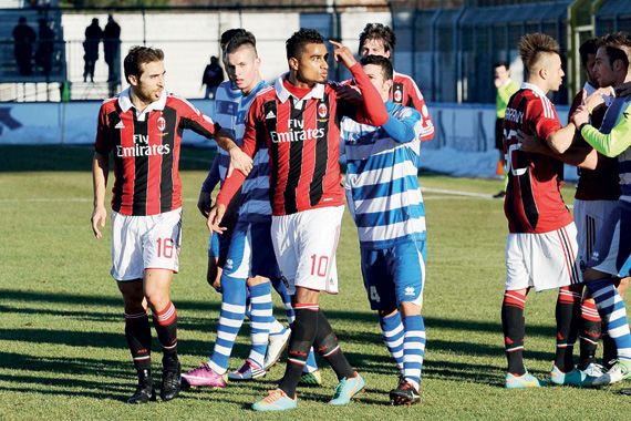 العنصرية والتلاعب.. شوكة في حلق الطليان