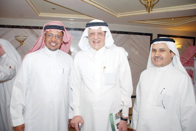 «الأدباء الرابع» يجمع جيل الإبداع
المتقدم وجيل الشباب