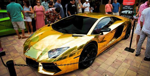 دبي تعرض أغلى مجسم من الذهب في العالم لسيارة لامبورجيني