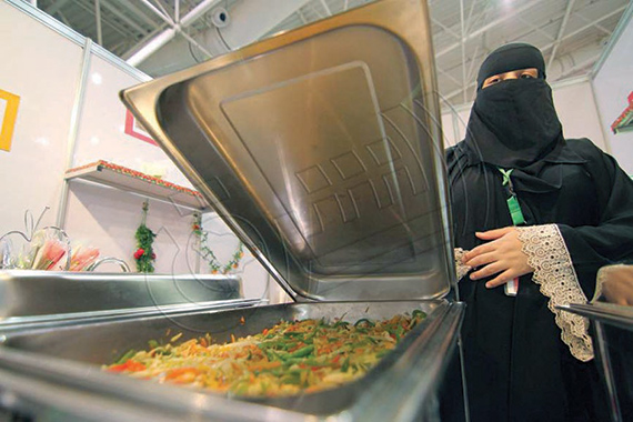 مطاعم وفنادق تقدم  عروضا لسعوديات لإدارة مطابخها والإشراف على الضيافة