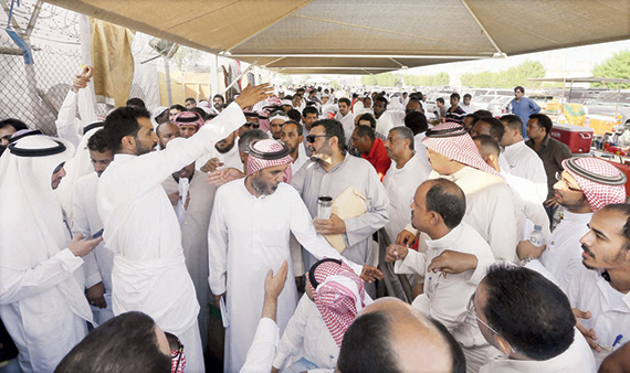 «الجوازات» توقف التعامل مع مكاتب «التعقيب»