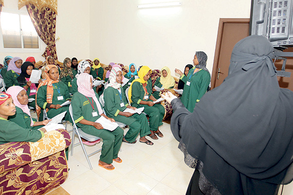 «العمل» توقف نشاط تأجير العمالة لـ 329 مكتب استقدام