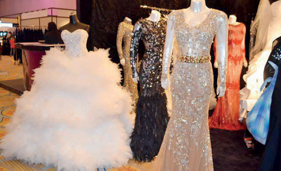 تسويق أزياء مصممات سعوديات على «الطريقة العالمية»