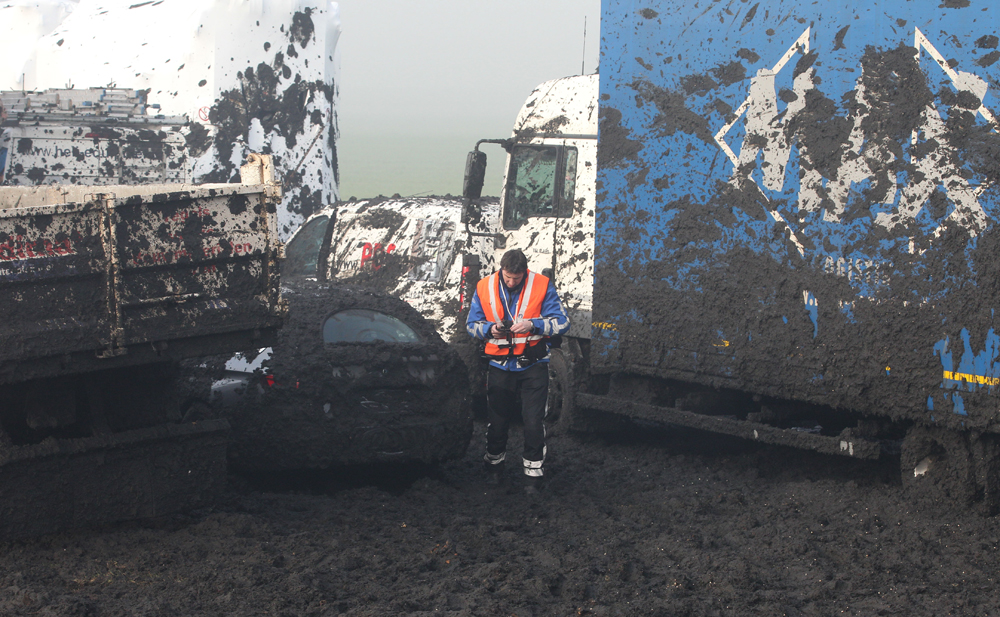 قصة مصورة: وفاة شخص في حادث تصادم 132 سيارة في بلجيكا