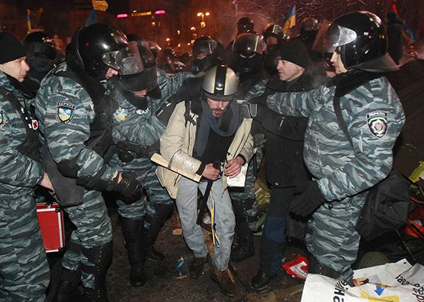قصة مصورة : توقعات بحشودا مليونية بعد هجوم الشرطة الأوكرانية على ساحة الاستقلال