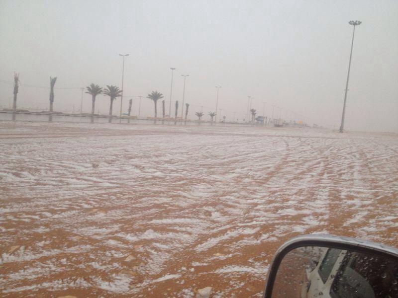 الثلوج توقف مباراة عرعر والصمود في الحدود الشمالية