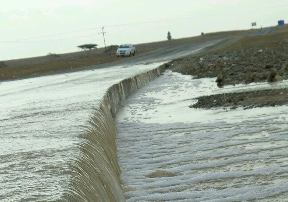 قصة مصورة : أجواء المطر على تويتر - فيديو