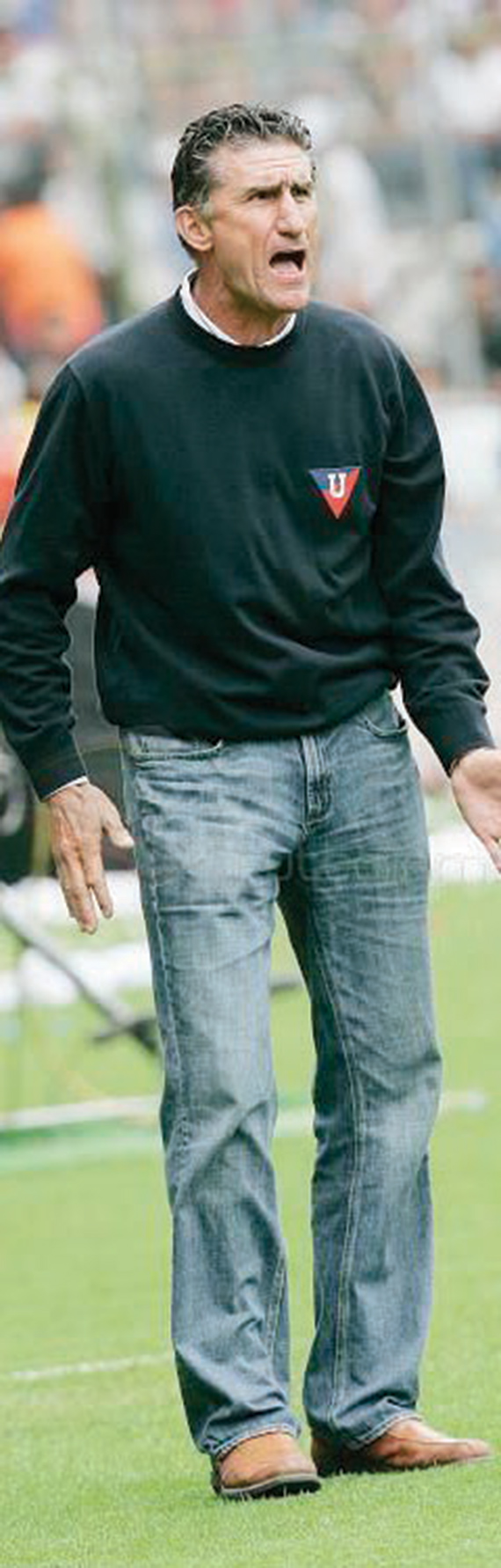 باوزا يرفض أموال الخليج .. أسرته ومهنته أولى