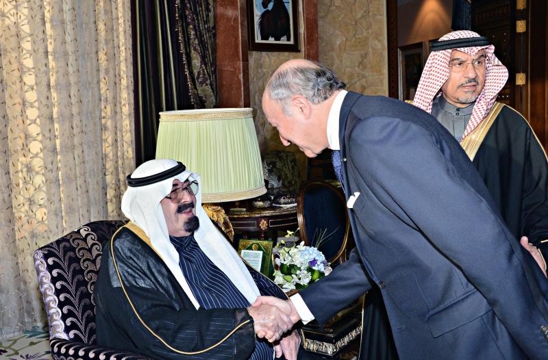 هولاند من الرياض: الهدف من جنيف2 خلق عملية انتقالية وليس التمديد للأسد