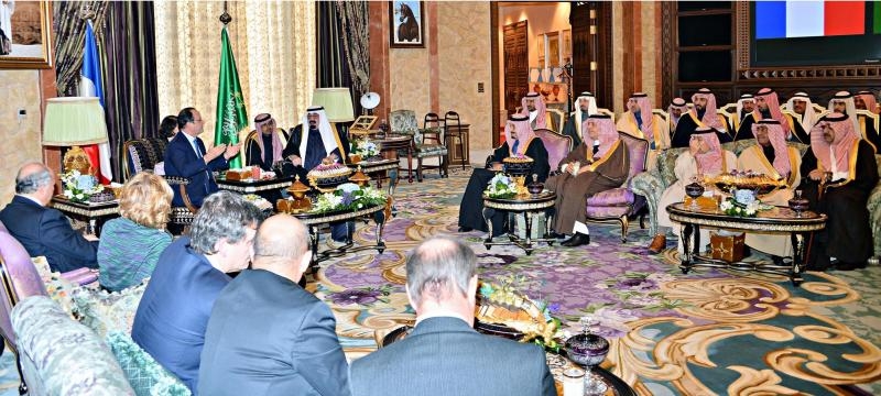 هولاند من الرياض: الهدف من جنيف2 خلق عملية انتقالية وليس التمديد للأسد