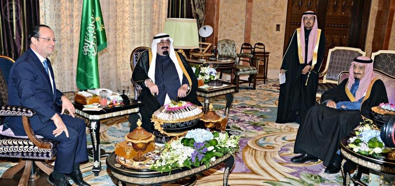 هولاند من الرياض: الهدف من جنيف2 خلق عملية انتقالية وليس التمديد للأسد