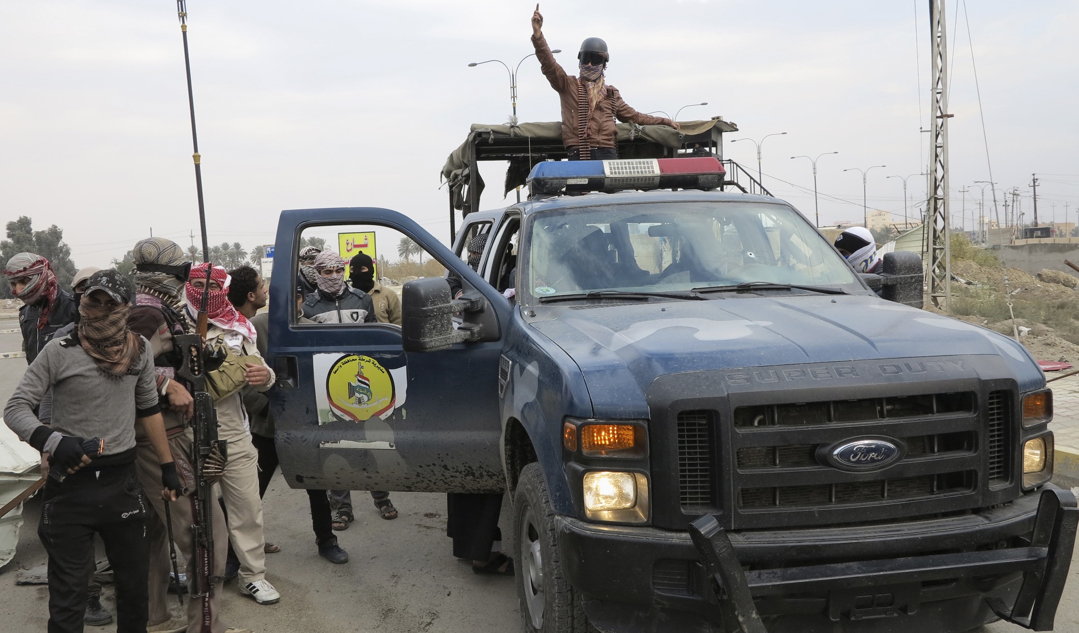 المالكي يواجه انتفاضة سياسية وشعبية.. استقالة 44 نائبا واشتباكات في الفلوجة والرمادي