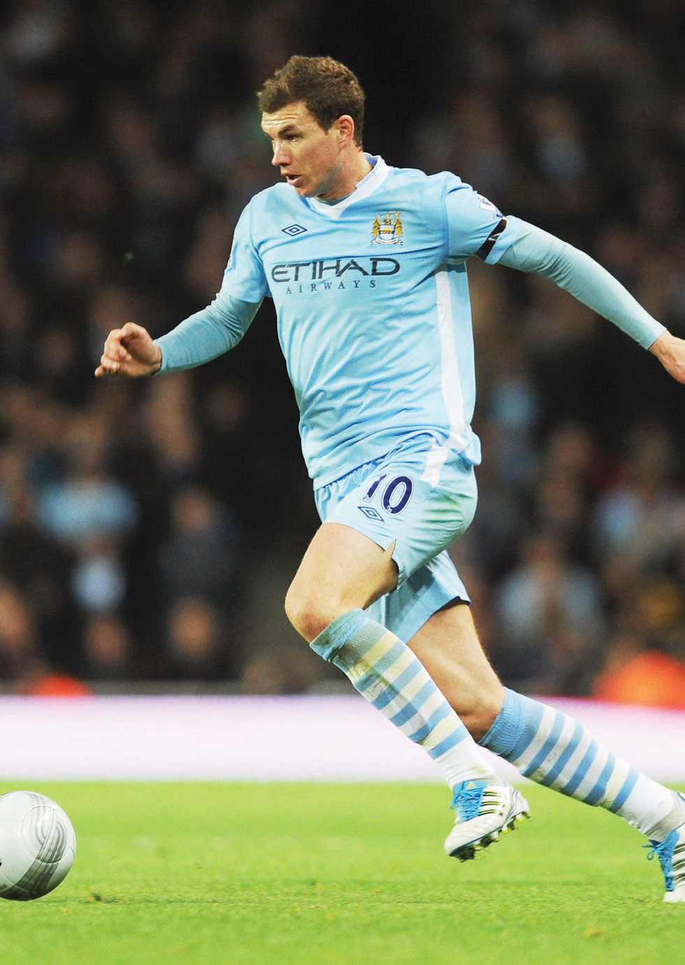 قطبا ميلان يتصارعان على دزيكو