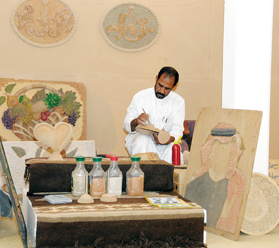 الحرفيون .. أنامل نادرة ومصانع يدوية