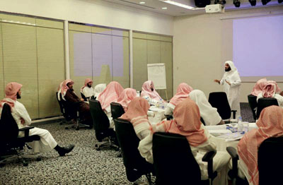 «الأمر بالمعروف»: خروج عضوي «الهيئة» من التوقيف لا يعني تبرئتهما