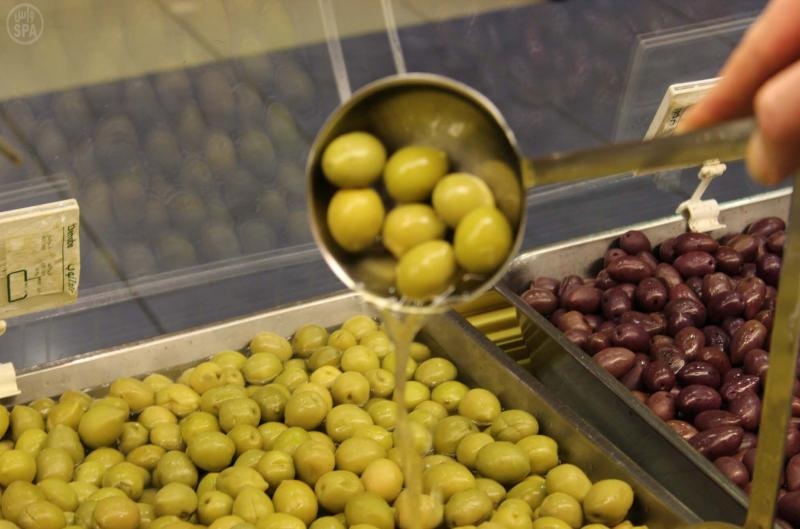 المملكة تنشئ مجمعًا لإنتاج أكثر من 30 صنفًا عالميًا من الزيتون عالي الجودة في الجوف