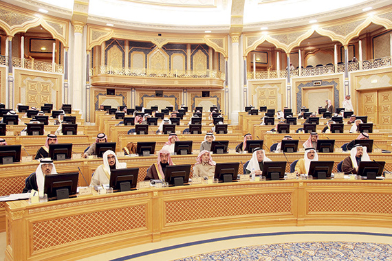 «الشورى»: «خطوطنا» تتكدس بمساعدي الطيارين السعوديين  بسبب «الأجانب»