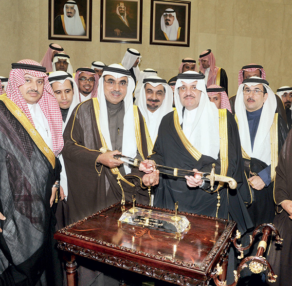 أمير المنطقة الشرقية: ترسية المشاريع المعتمدة قبل الربع الثاني