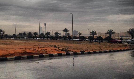 قصة مصورة : صور تويتر تكشف بهجة الناس بهطول المطر