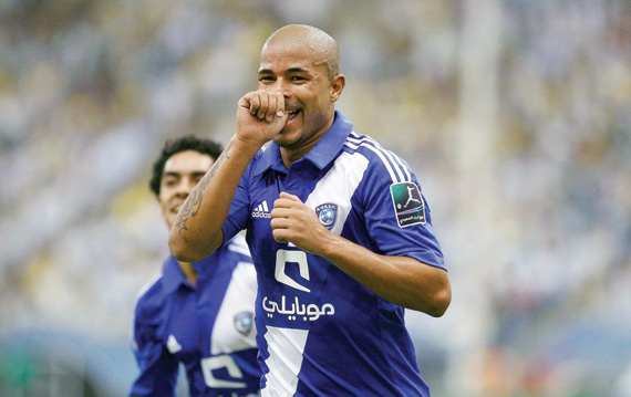 الهلال .. بيع العقود بالخسارة