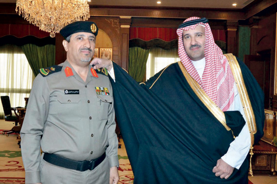 أمير المدينة المنورة يفتتح معرض «حروف وإضاءات»